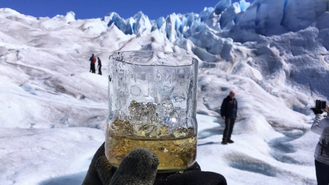 Vai aí um Whisky com gelo de glaciar pra continuar o passeio?